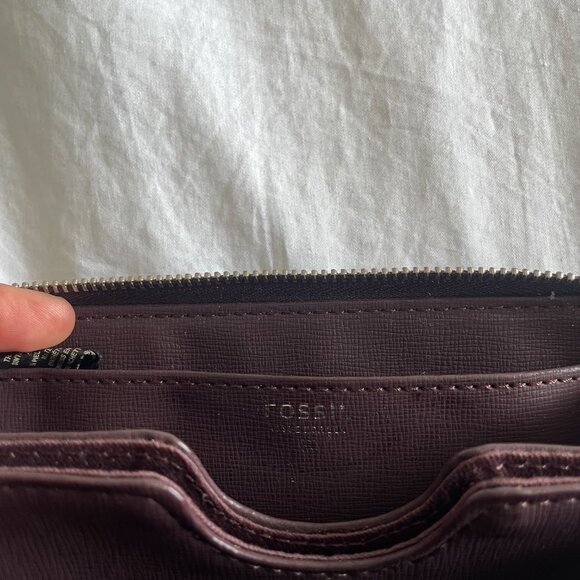 Fossil Women's Logan Leather Wallet - Picture 4 of 6
